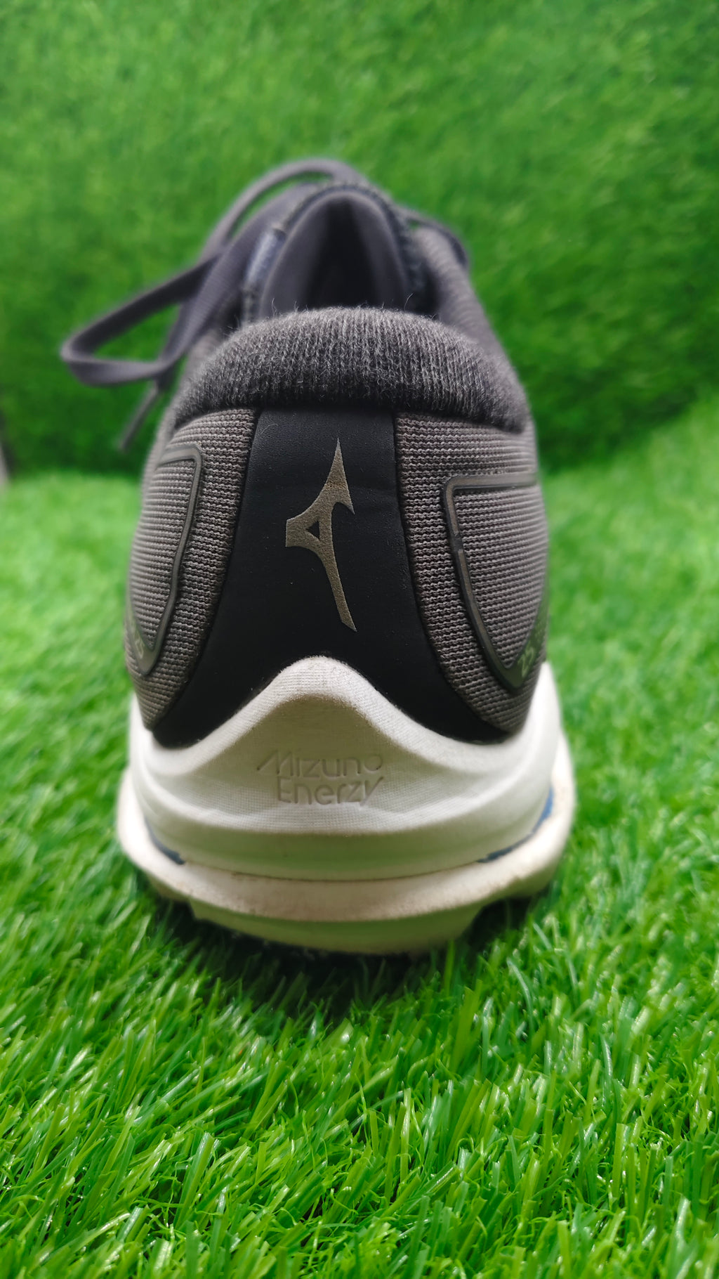 Mizuno Wave Rider 25