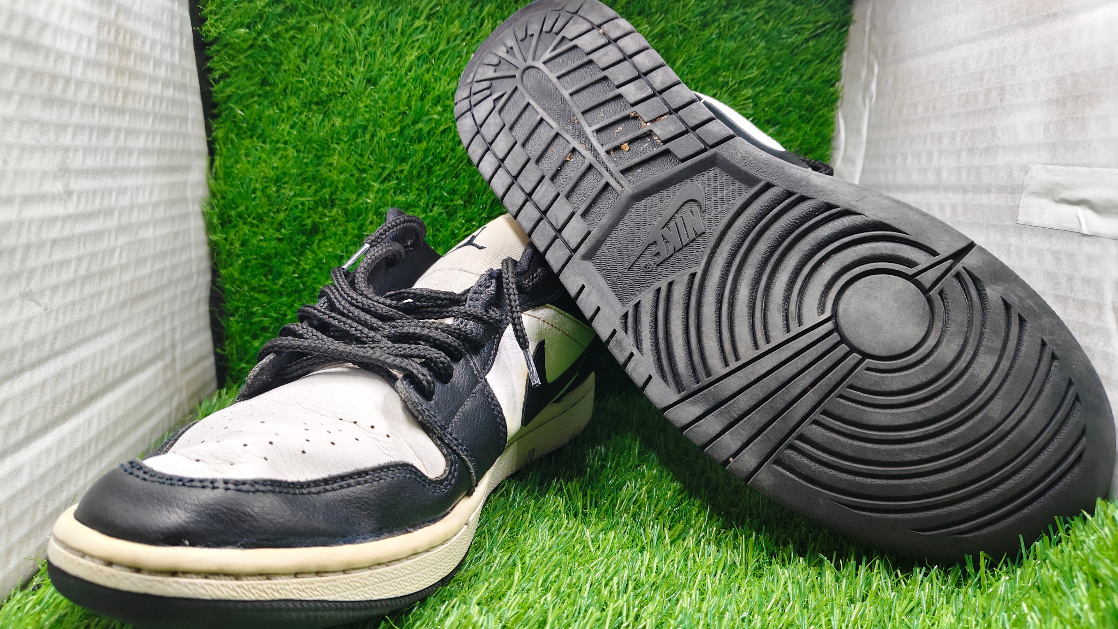 NIKE AIR JORDAN 1 LOW