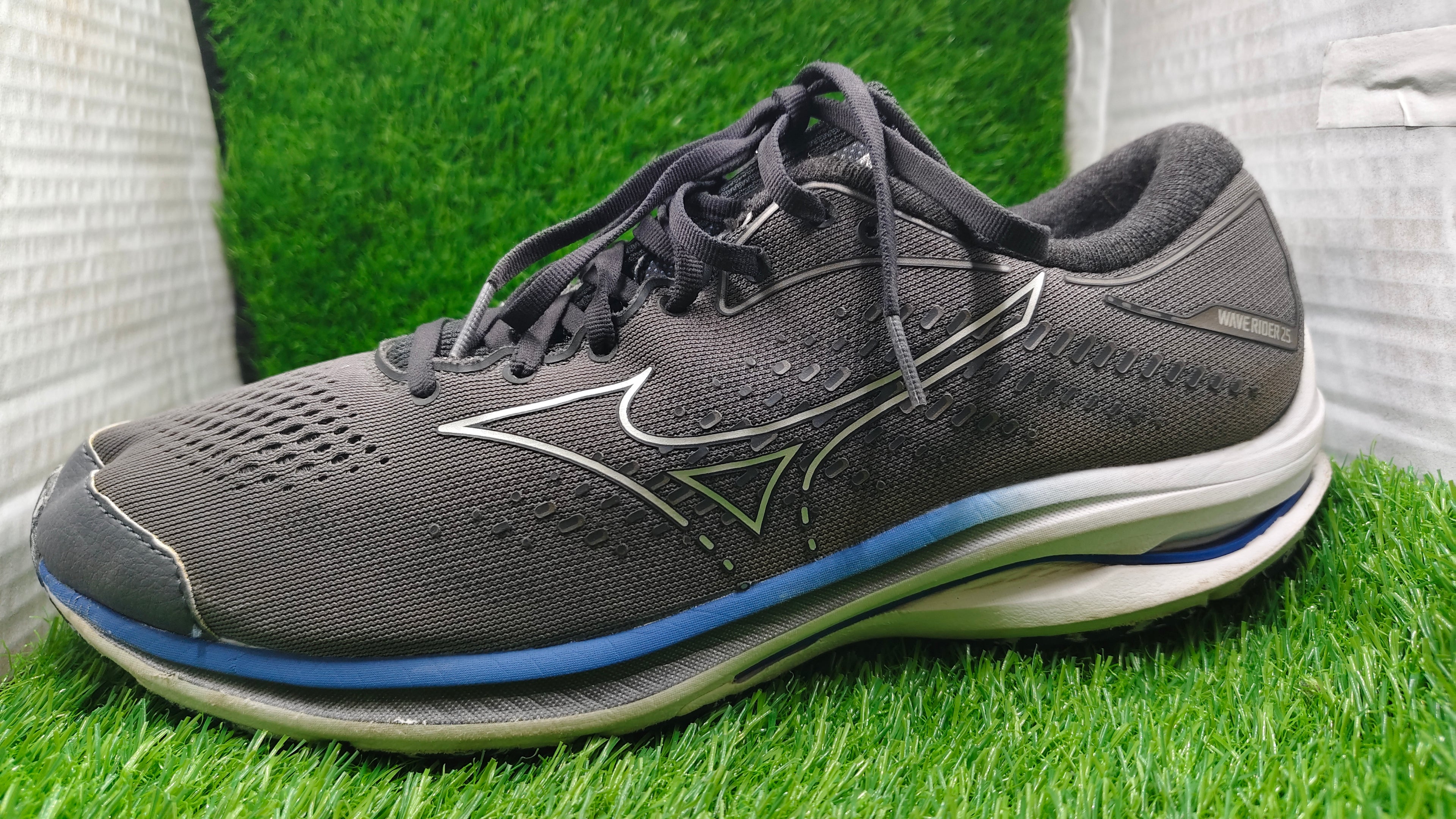 Mizuno Wave Rider 25