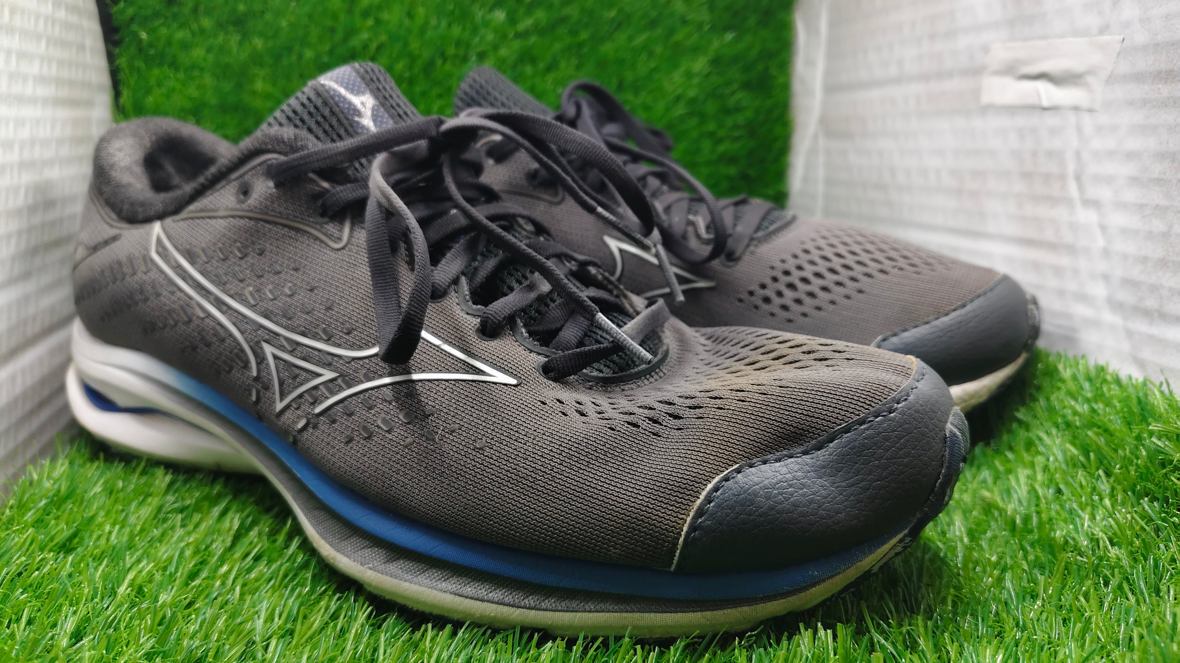 Mizuno Wave Rider 25