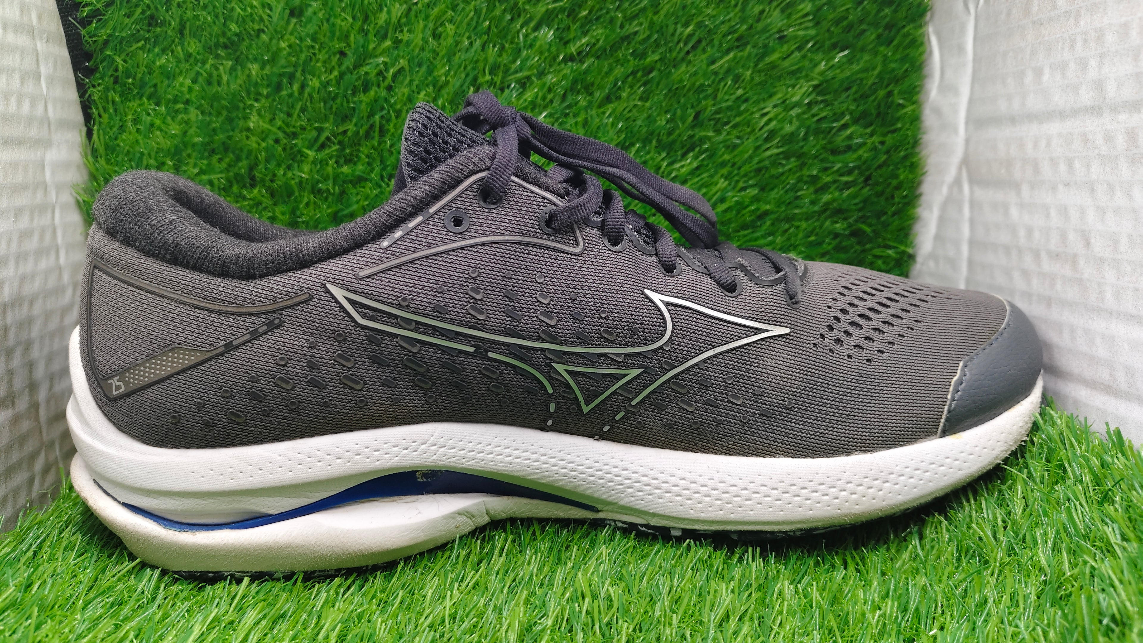 Mizuno Wave Rider 25